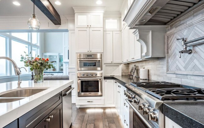 Building Photo - Luxurious Herriman 6 Bed with Indoor Court, Theater & Stunning Views!!!