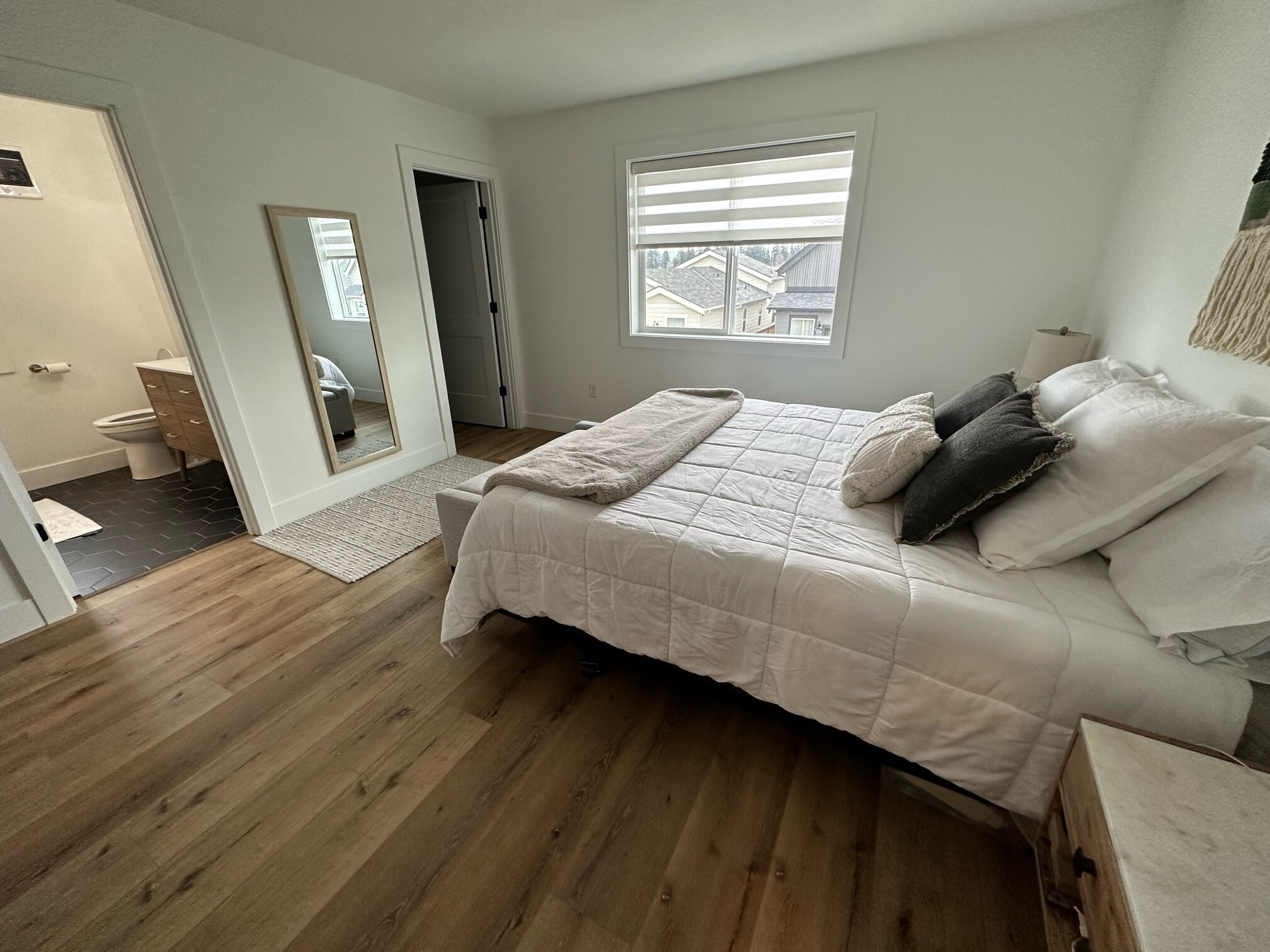 Building Photo - 3674 NE Jacob St