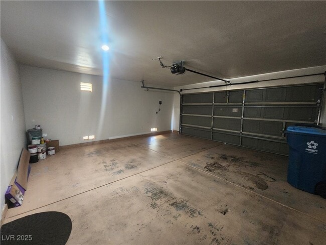 Building Photo - 1405 Iron Springs Dr
