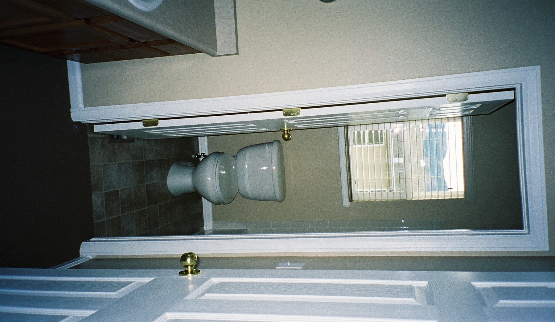 Full bathroom on 2nd level with shower/bath. - 14230 Woodrock Path