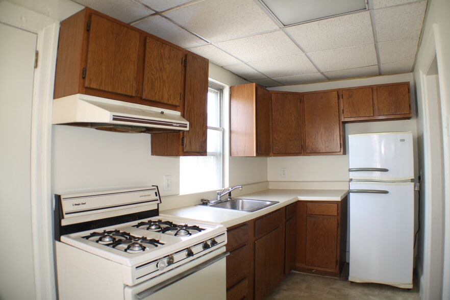 Building Photo - 703 W Haverford Rd