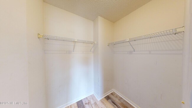 Building Photo - 2476 Spring Vale Rd