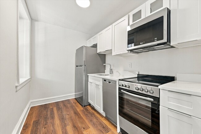 Building Photo - 30 N Devon