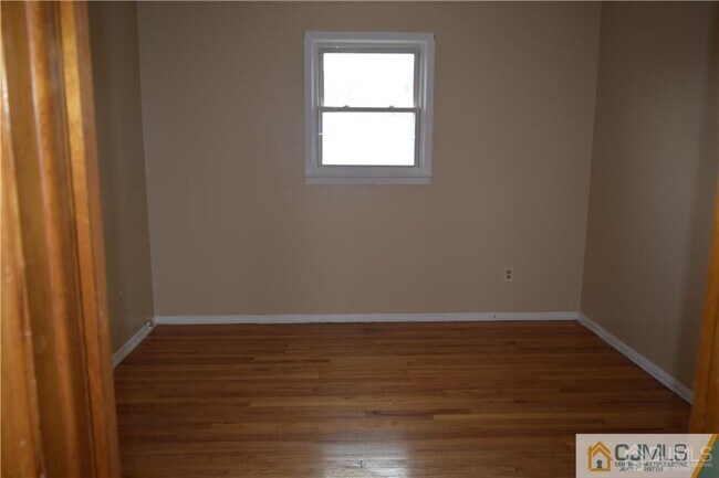 Building Photo - 5098 Scott St