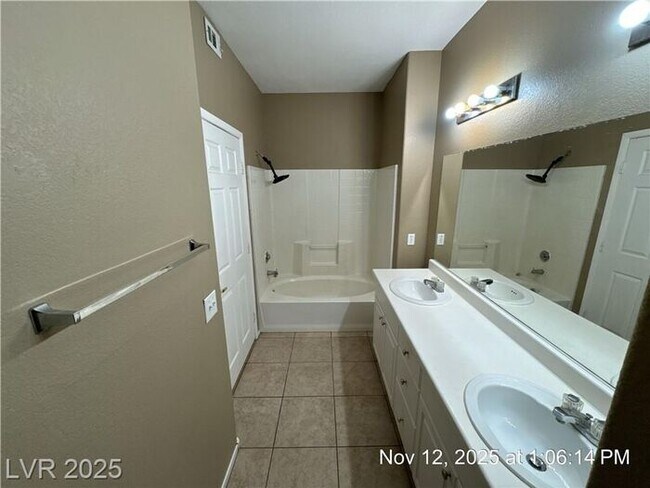 Building Photo - SILVERADO RANCH – 2ND FLOOR CONDO IN A GAT...