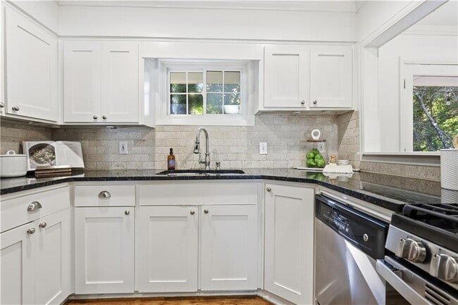 Building Photo - 2070 Drew Valley Rd NE