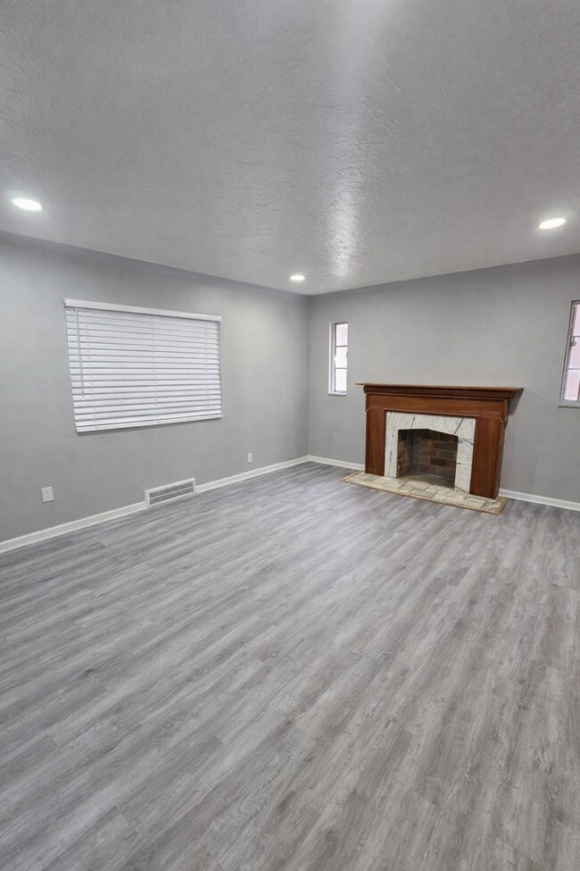 Building Photo - Fairmount