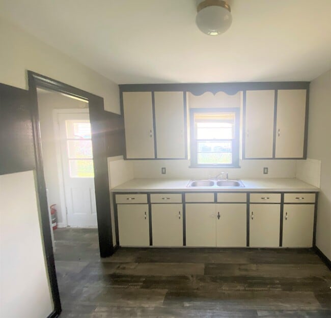 Building Photo - 8 Clarke St