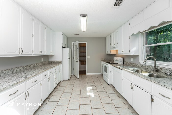 Building Photo - 155 Woodcrest Dr