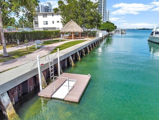 Building Photo - 7900 Harbor Island Dr
