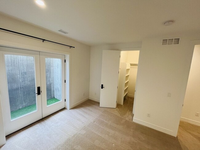Building Photo - 3BD, 3.5BA West Wash Park Townhome with 2-Car Garage