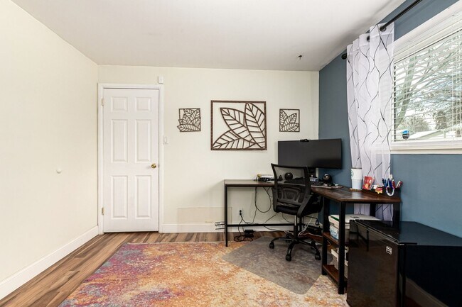 Building Photo - 11487 Larson Ln