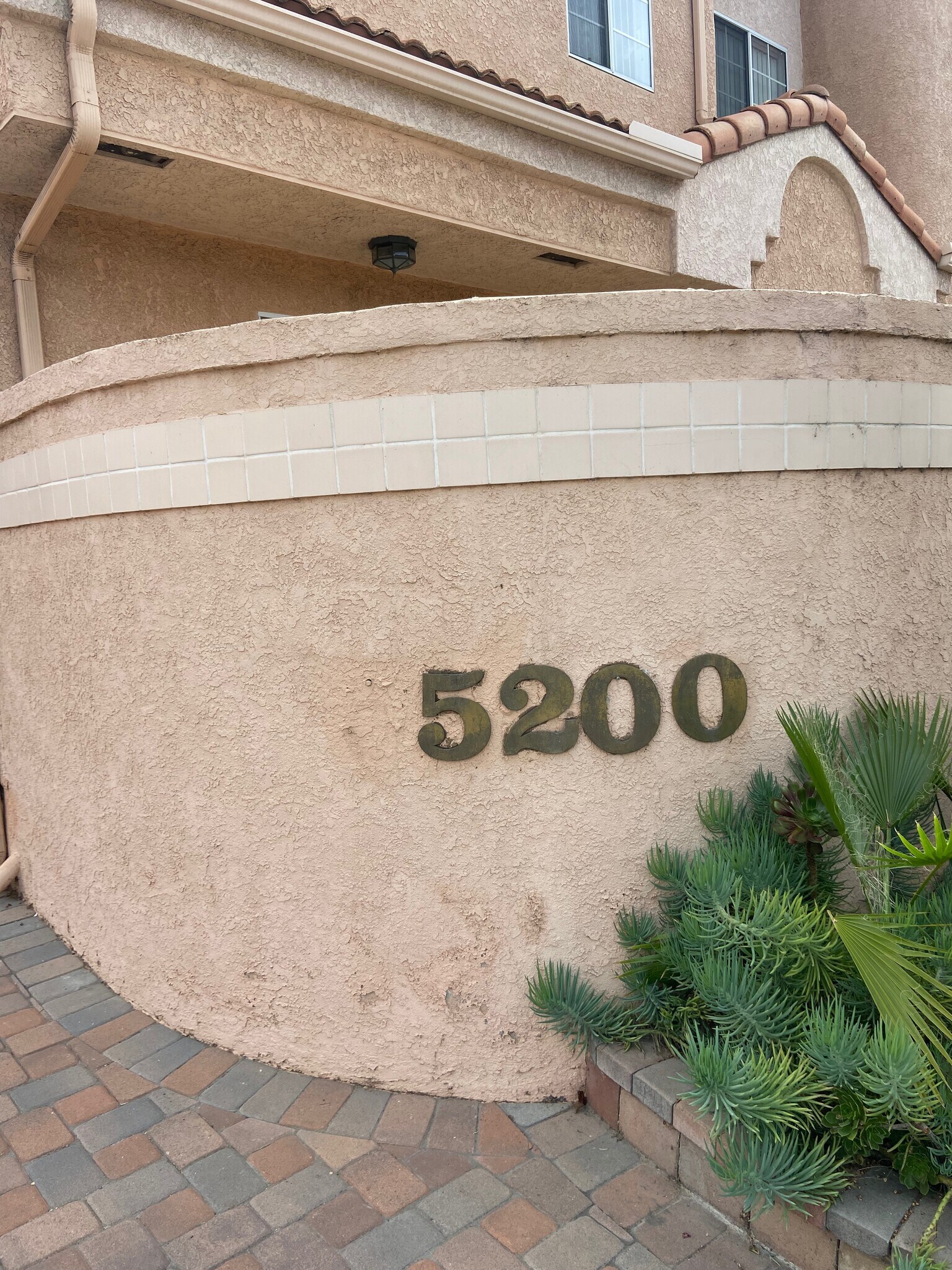 Building Photo - 5200 White Oak Ave