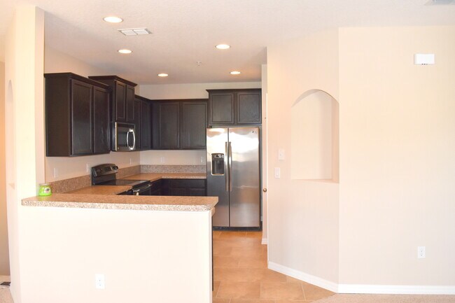Building Photo - Beautiful Lake View Condo in a Prime Location