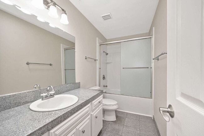 Building Photo - Fabulous condominium home on 6th Fairway of El Macero Country Club.