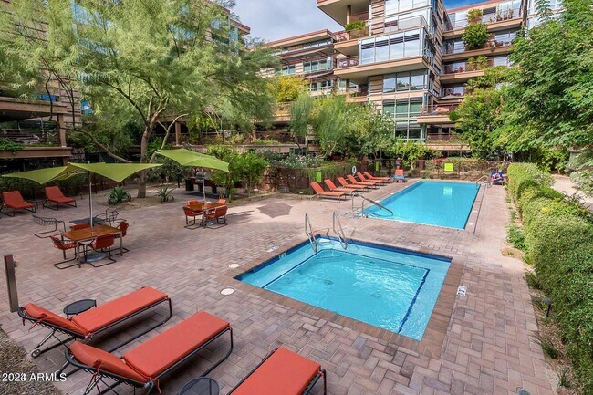 Building Photo - 7117 E Rancho Vista Dr