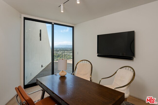 Building Photo - 3699 Alta Mesa Dr