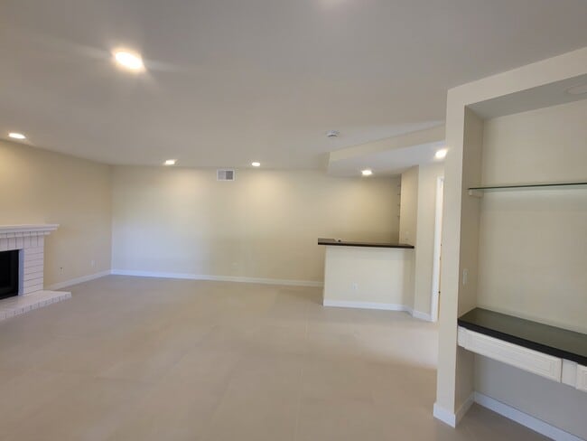 Building Photo - 462 Avenida Adobe