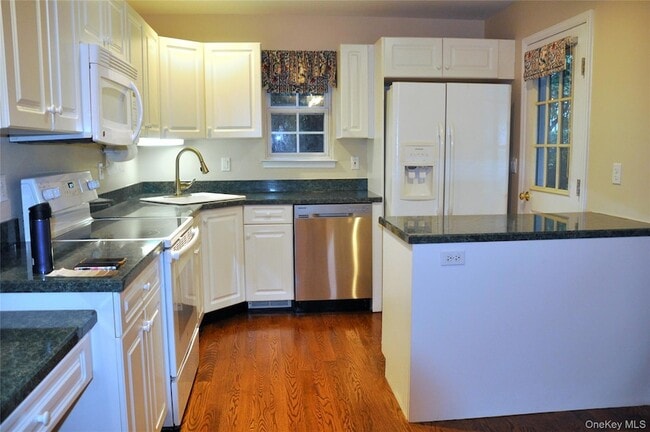 Building Photo - 23 Deertree Ln
