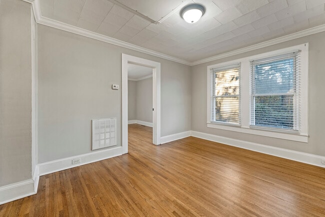 Building Photo - 602 Doby St