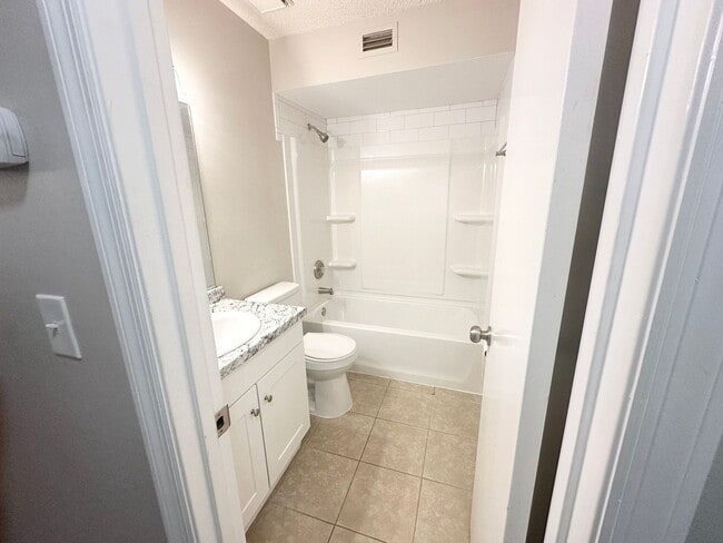 Building Photo - Charming 2-Bedroom Townhome with Bonus Roo...