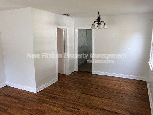 Building Photo - 1310 Menna St