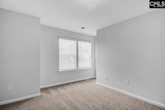 Building Photo - 917 Woodcreek Farms Rd