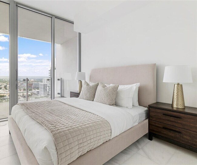 Building Photo - 777 NE 26th Ter