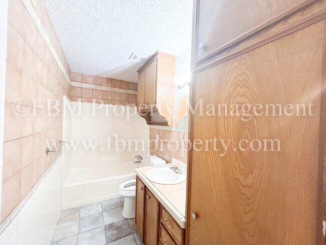 Building Photo - 2534 W Sycamore Ave - 2 Bedroom, 1 Bathroom Apartment Home in Corsicana, TX