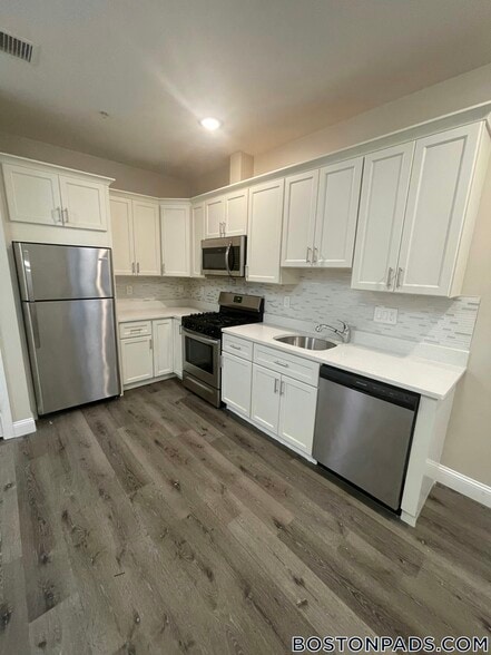 Building Photo - 191 N Common St