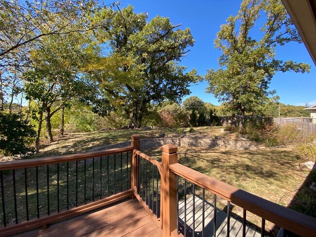 Building Photo - MINUTES FROM FT. RILEY! TWO CAR GARAGE!