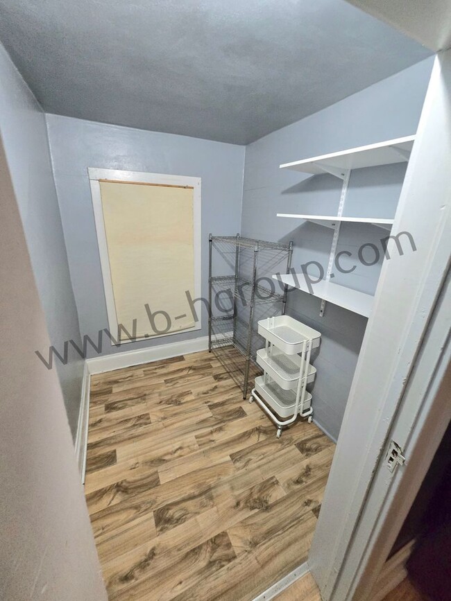 Building Photo - 405 61st St