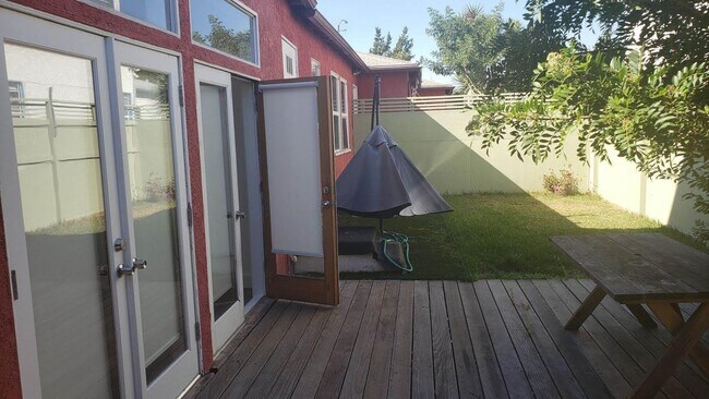 Building Photo - 2020 Ocean Park Blvd