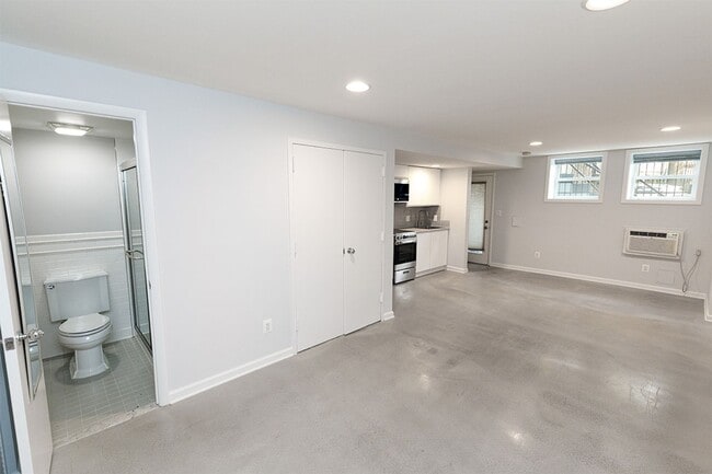 Building Photo - Prime Logan Circle Studio with In-Unit W/D!
