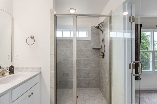 Building Photo - LIKE-NEW 3-LEVEL TOWNHOME IN FREDERICKSBURG