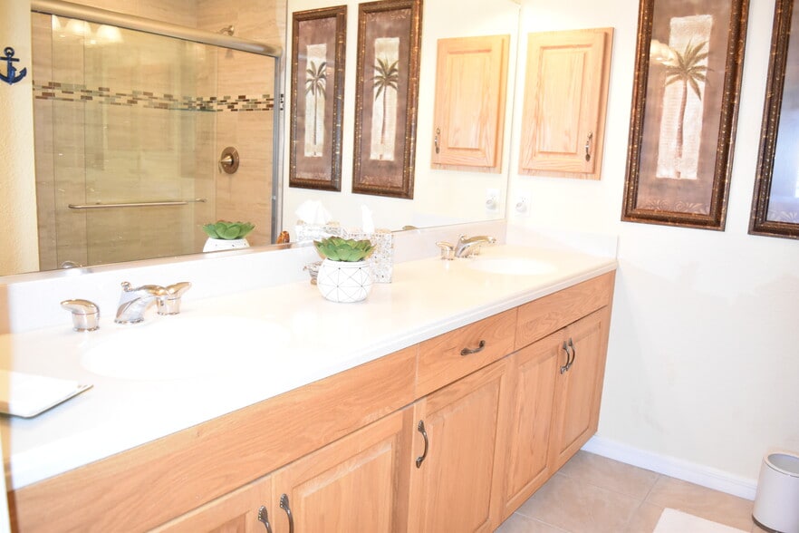 master bath - 800 San Lino Cir