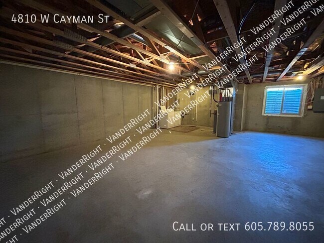 Building Photo - 4810 W Cayman St