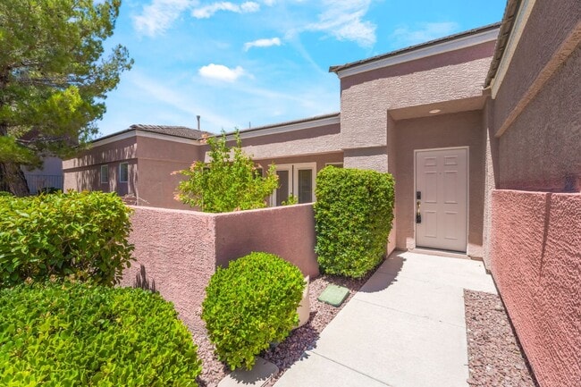 Building Photo - Beautiful Single Story Home with 3 Bedroom...