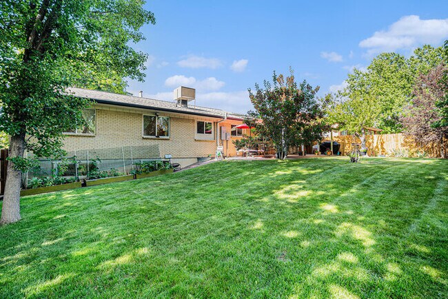 Building Photo - 8192 E Oxford Dr