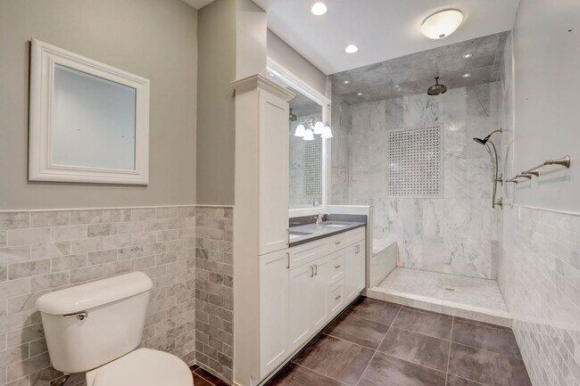 Building Photo - 22 W Ontario St