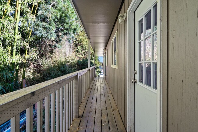 Building Photo - Beautifully remodeled 3BR in Gresham. 1/2 off first months rent!