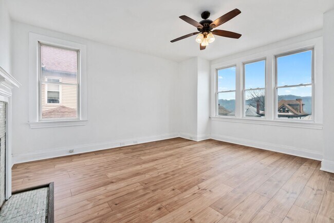 Building Photo - 1528 Ridge Ave