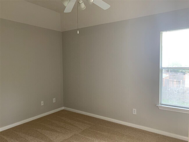 Building Photo - 11 Baccara Pl