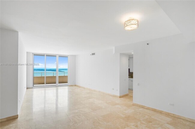 Building Photo - 808 Brickell Key Dr