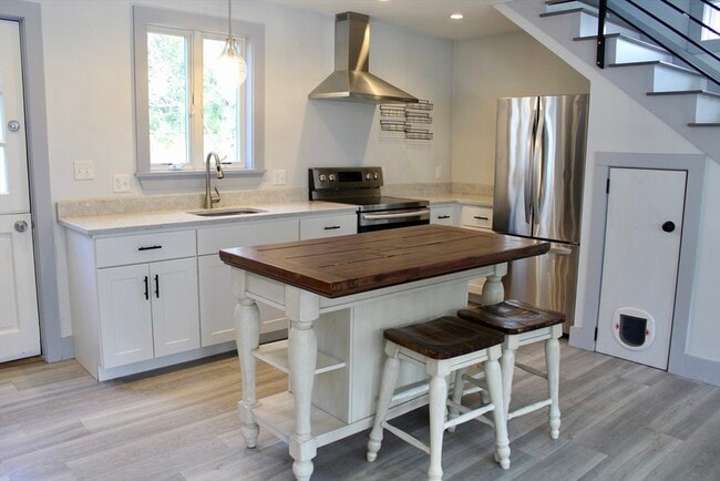 Building Photo - 44 True Rd