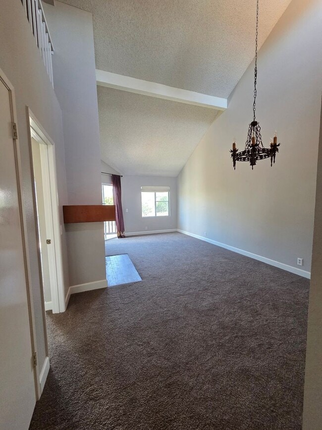 Building Photo - RSM CONDO WITH AMAZING VIEW!