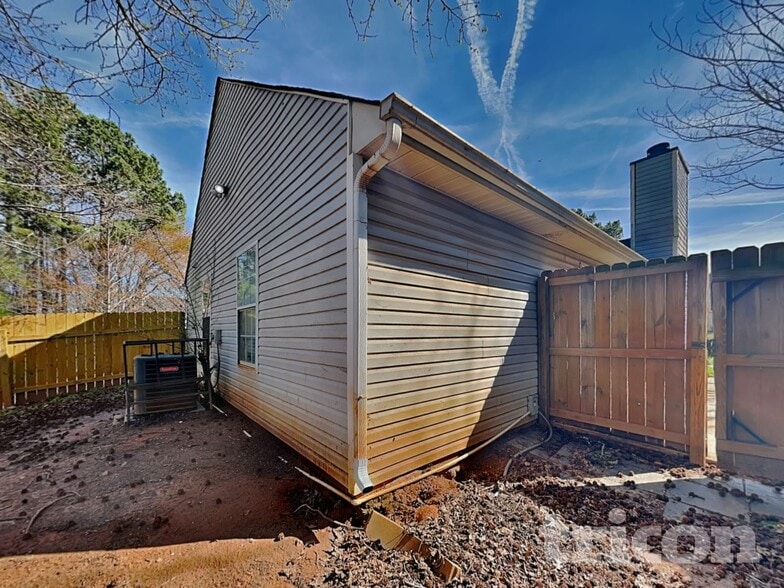 Building Photo - 3547 Lehigh Way