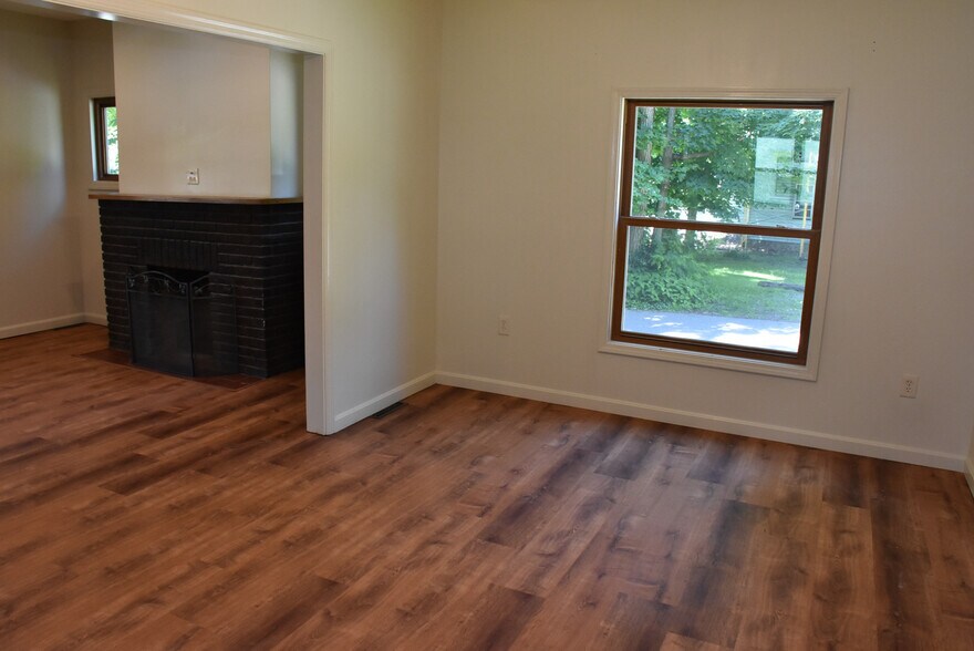 Building Photo - 539 North St