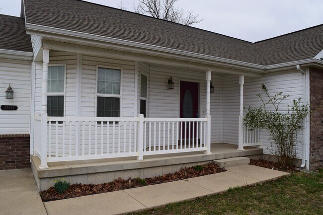 Building Photo - 3-Bedroom Home with Room to Roam – Fenced In Backyard