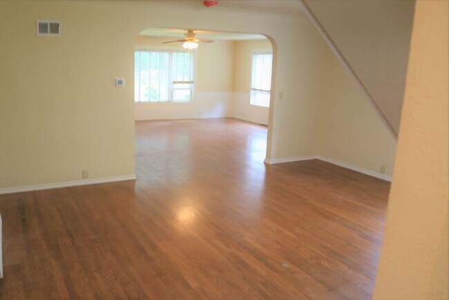 Building Photo - Seriously Spacious 5 bed 2 bath 36x20 Shop Garden Shed